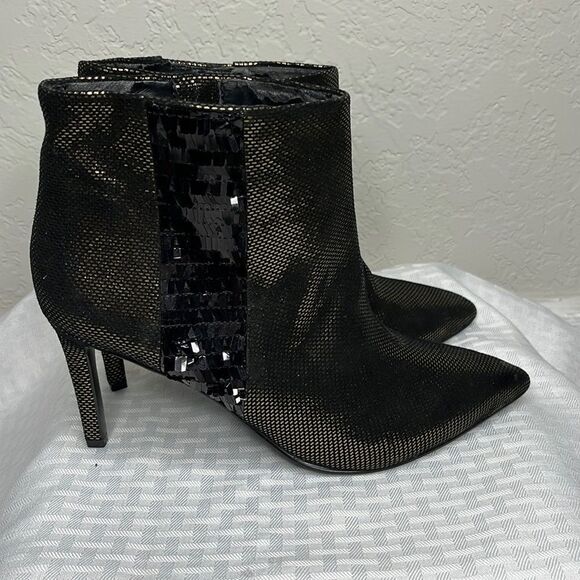 🌸 Women’s Gold and Black Booty Size 8 - Picture 1 of 5